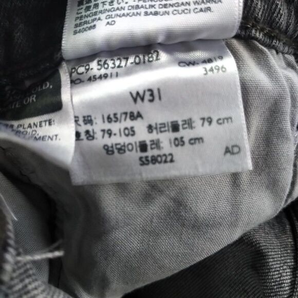 Levi's 501 Shorts  - Picture 5 of 8